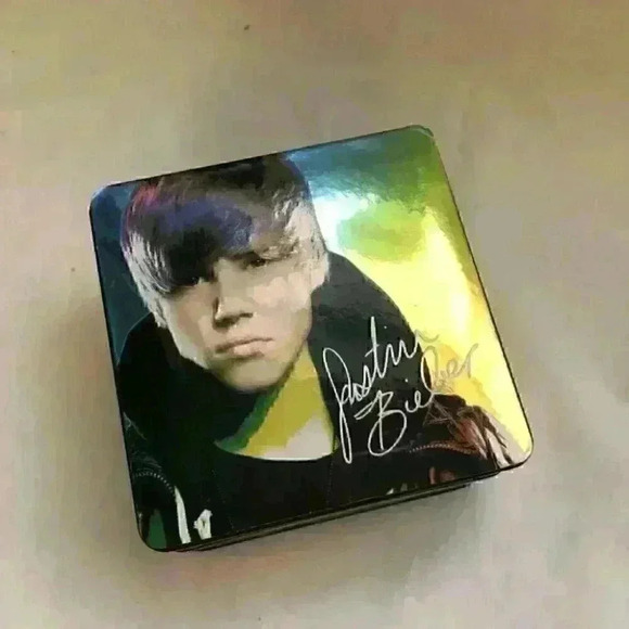 VTG 2011 Bravado Justin Beiber purple collectible watch in case - Picture 1 of 5